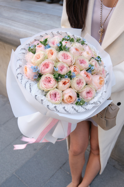 Juliet Gül Buketi – Azure Elegance