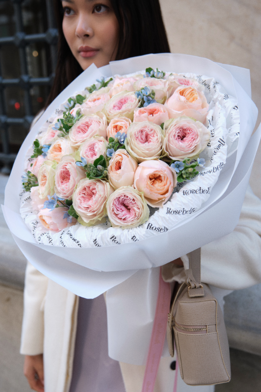 Juliet Gül Buketi – Azure Elegance